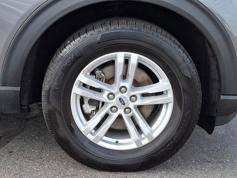 Certified 2023 Ford Explorer XLT w/ Equipment Group 202A AWD/4WD image 9