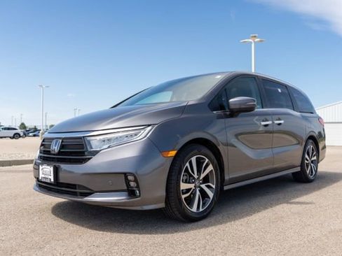Used 2023 Honda Odyssey Touring image 3