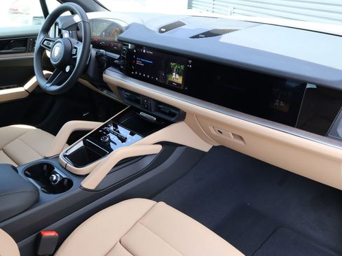 New 2026 Porsche Cayenne image 27