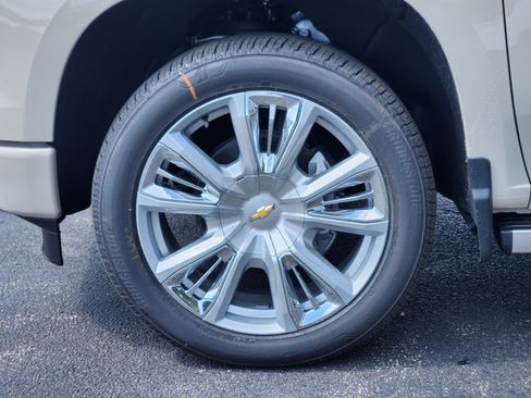 New 2026 Chevrolet Silverado 1500 High Country w/ High Country Premium Package AWD/4WD image 7