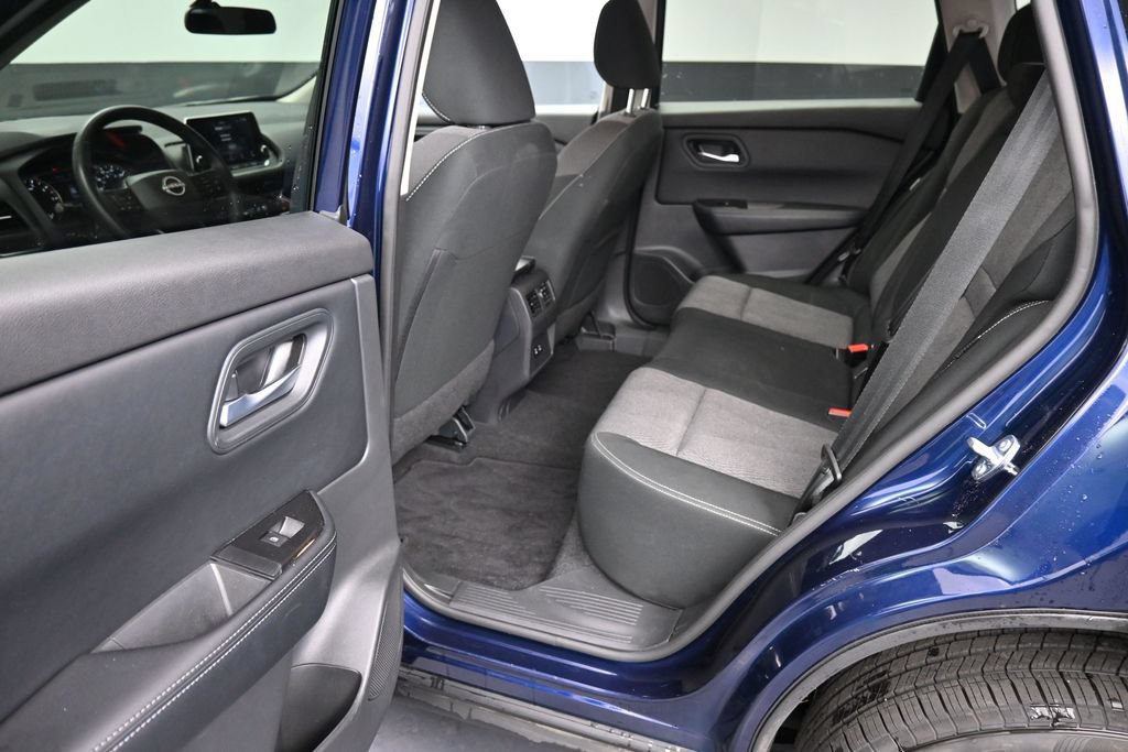 Used 2025 Nissan Rogue SV FWD image 11
