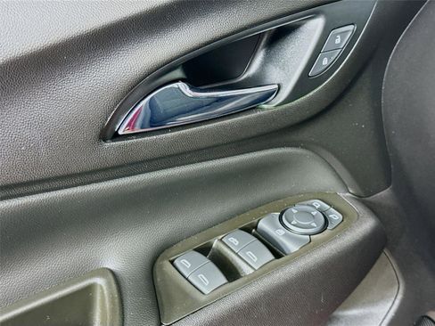 Used 2021 Chevrolet Equinox LT image 17