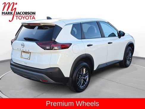 Used 2023 Nissan Rogue S image 8