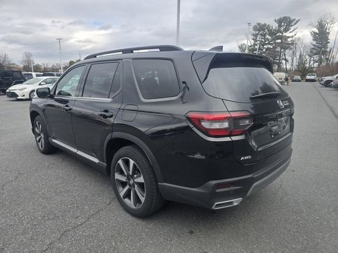 Used 2025 Honda Pilot Elite image 6