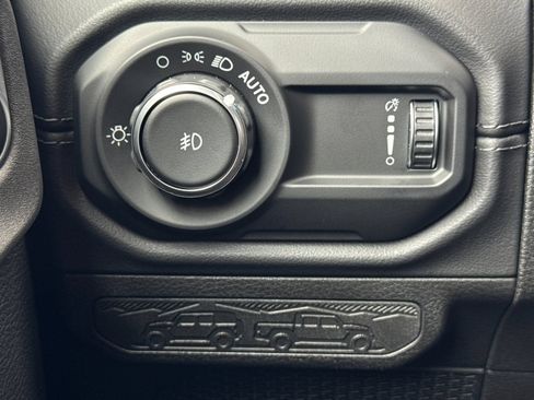 Used 2024 Jeep Wrangler Unlimited Sahara AWD/4WD image 36