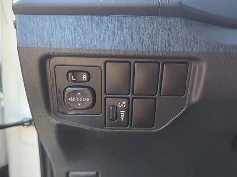 Used 2015 Toyota Prius Two image 20