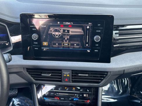 Used 2025 Volkswagen Jetta SE image 18