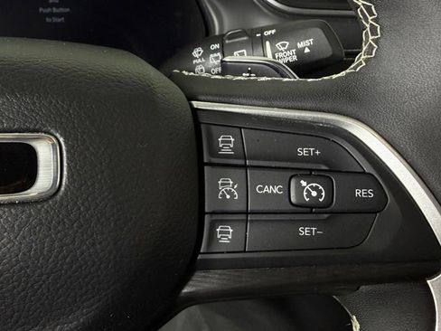 Used 2023 Jeep Grand Cherokee Laredo w/ Luxury Tech Group I AWD/4WD image 19