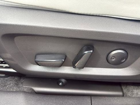 New 2026 Mitsubishi Outlander SE image 13