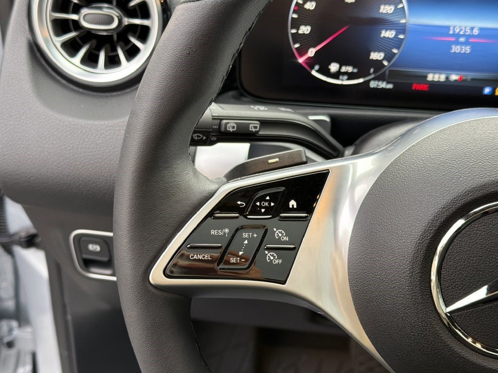 Certified 2026 Mercedes-Benz GLB 250 4MATIC image 31
