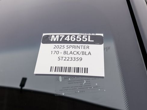 Used 2025 Mercedes-Benz Sprinter 2500 image 31