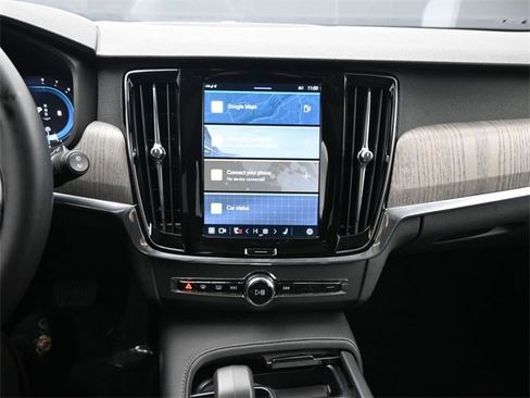 Used 2024 Volvo V90 B6 Cross Country Plus image 12