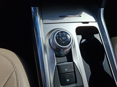 Used 2020 Ford Explorer XLT w/ Equipment Group 202A image 16