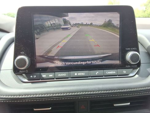Used 2023 Nissan Rogue SV AWD/4WD image 16