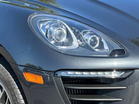 Used 2018 Porsche Macan S image 12