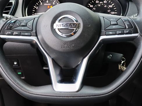 Used 2020 Nissan Rogue S FWD image 53