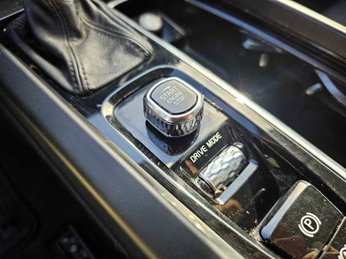 Used 2018 Volvo XC60 T5 Momentum w/ Convenience Package image 36