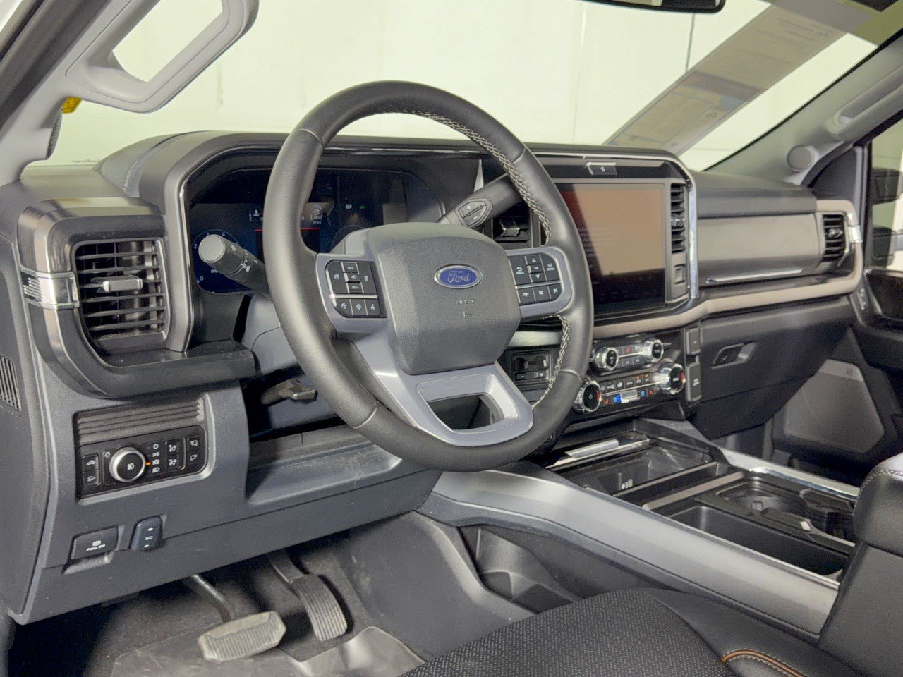 Used 2025 Ford F250 Lariat w/ FX4 Off-Road Package AWD/4WD image 4