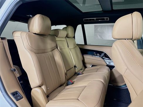 New 2025 Land Rover Range Rover Long Wheelbase SE image 26
