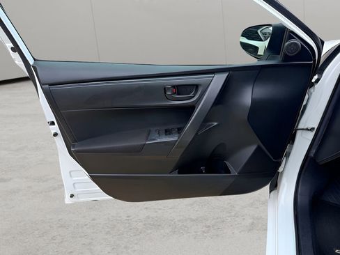 Used 2019 Toyota Corolla L FWD image 9