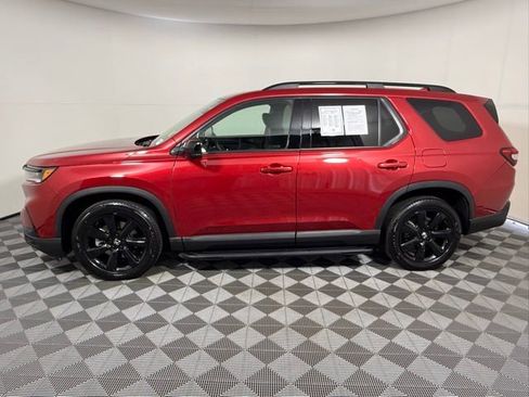 Used 2025 Honda Pilot Black Edition image 3