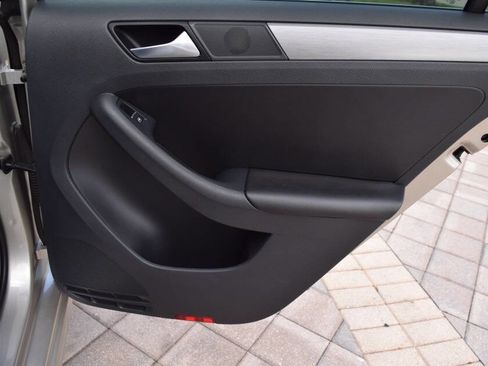 Used 2013 Volkswagen Jetta TDI image 73