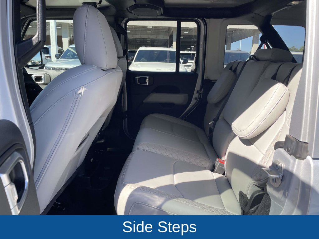 Used 2023 Jeep Wrangler Unlimited Sahara AWD/4WD image 17