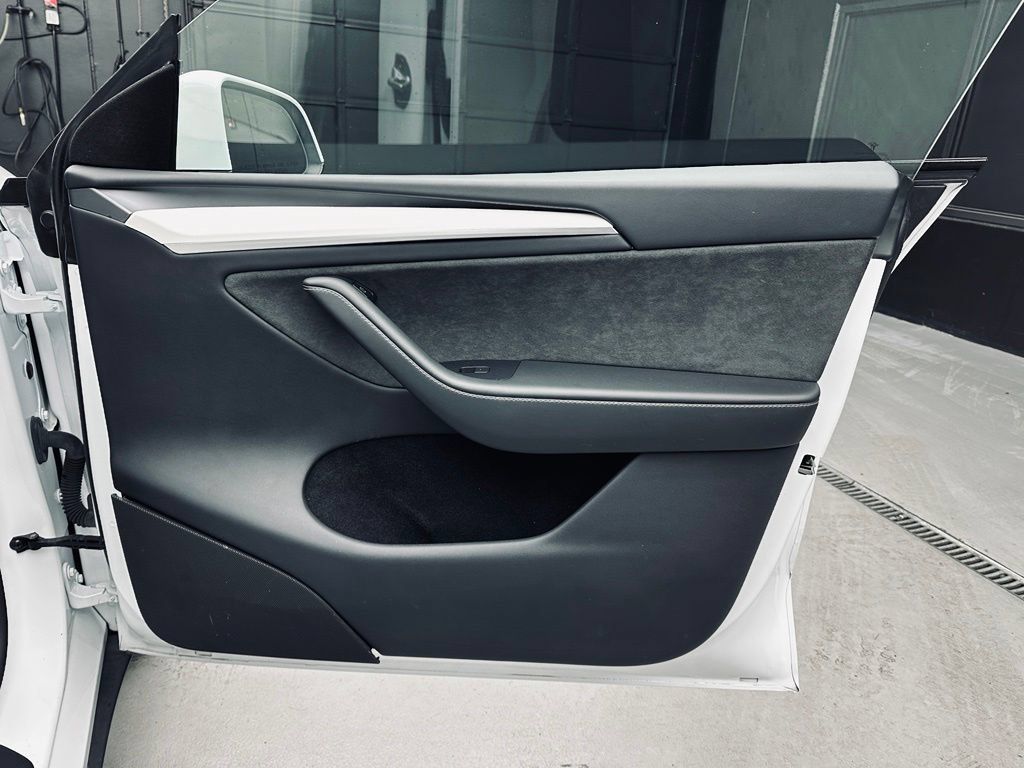Used 2023 Tesla Model Y Performance AWD/4WD image 25