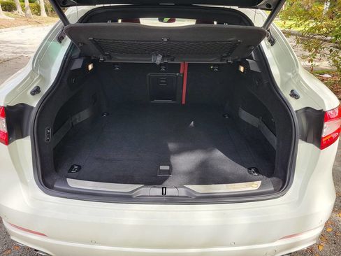 Used 2018 Maserati Levante GranSport image 17