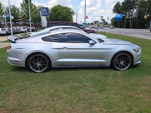 Used 2017 Ford Mustang Coupe RWD image 16