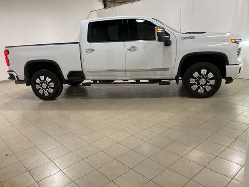 Used 2024 Chevrolet Silverado 3500 High Country w/ High Country Premium Package image 6