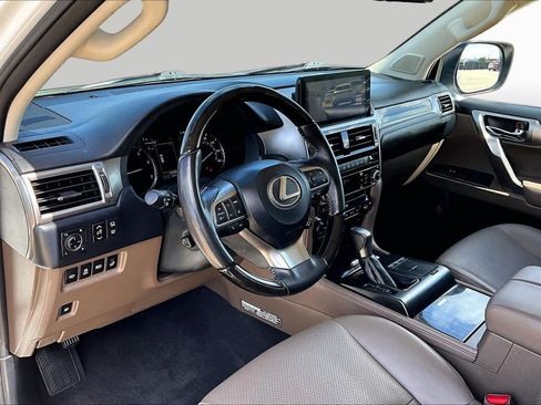 Used 2023 Lexus GX 460 Luxury w/ Accessory Package AWD/4WD image 18