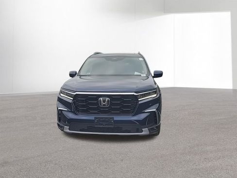Used 2023 Honda Pilot Touring image 3