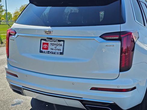 Used 2022 Cadillac XT6 Premium Luxury w/ Technology Package FWD image 13