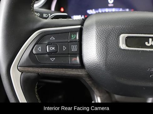Used 2023 Jeep Grand Cherokee L Limited AWD/4WD image 8