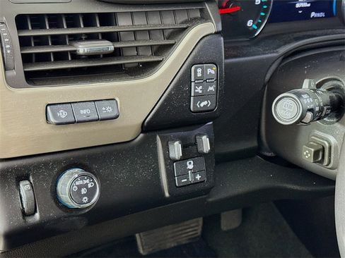 Used 2018 GMC Yukon Denali w/ Denali Ultimate Package image 10