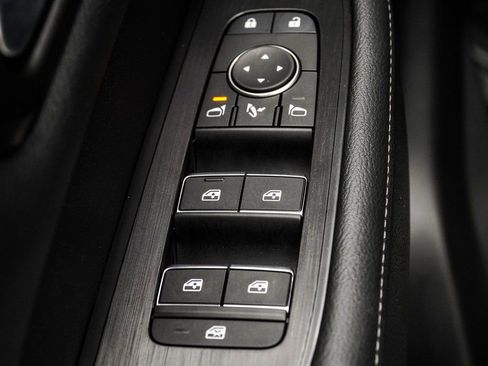 Used 2025 Nissan Armada Platinum image 37