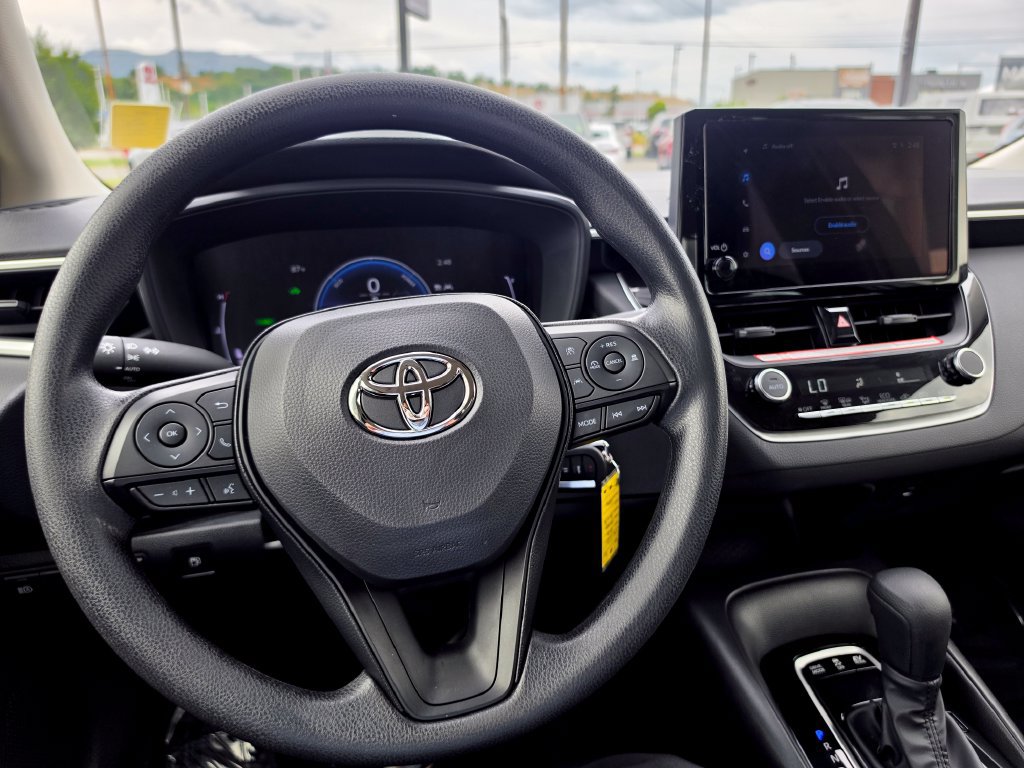 Used 2026 Toyota Corolla LE FWD image 15
