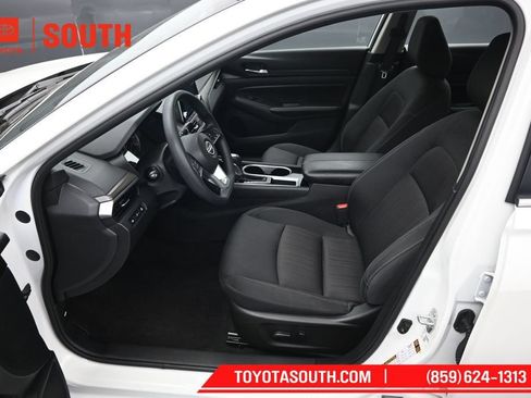 Used 2024 Nissan Altima 2.5 SV FWD image 9