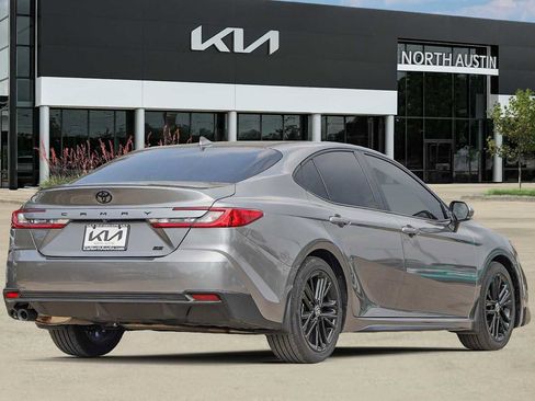 Used 2025 Toyota Camry SE image 6