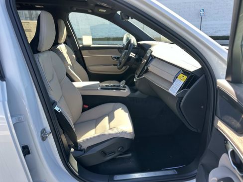 New 2026 Volvo XC90 T8 Plus w/ Protection Package Premier image 21
