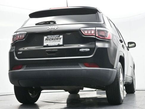 Used 2018 Jeep Compass Latitude FWD image 46