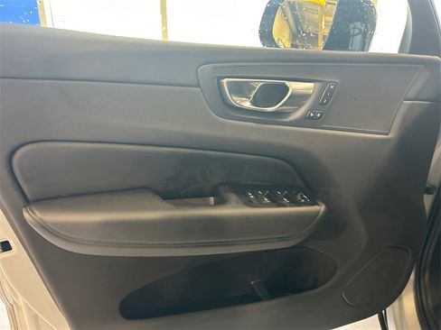 Certified 2025 Volvo XC60 B5 Plus image 8