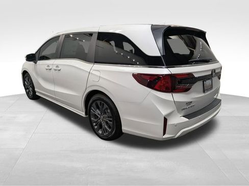New 2026 Honda Odyssey Touring image 4