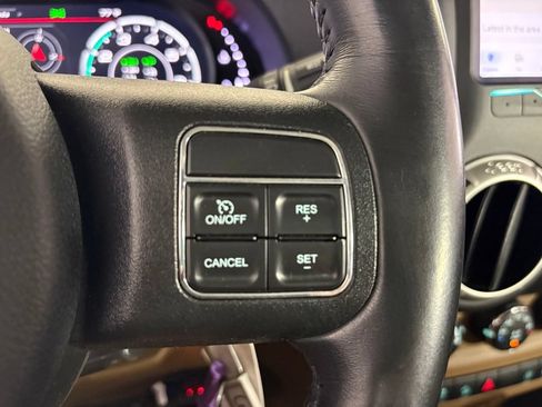 Used 2017 Jeep Wrangler Unlimited Rubicon w/ Connectivity Group AWD/4WD image 22