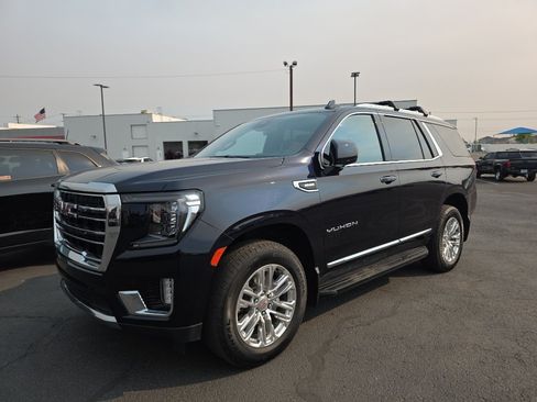Used 2023 GMC Yukon SLT w/ SLT Premium Package AWD/4WD image 3