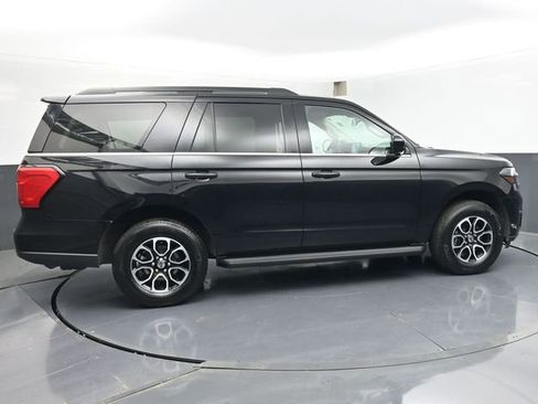 Used 2024 Ford Expedition XLT AWD/4WD image 3