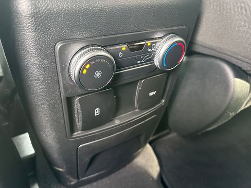 Used 2022 Ford Explorer XLT image 25