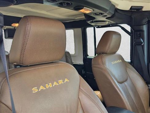 Used 2014 Jeep Wrangler Unlimited Sahara w/ Connectivity Group AWD/4WD image 13