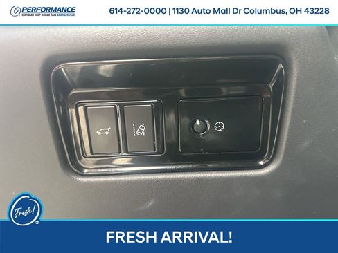 Used 2017 Jaguar F-PACE R-Sport image 17